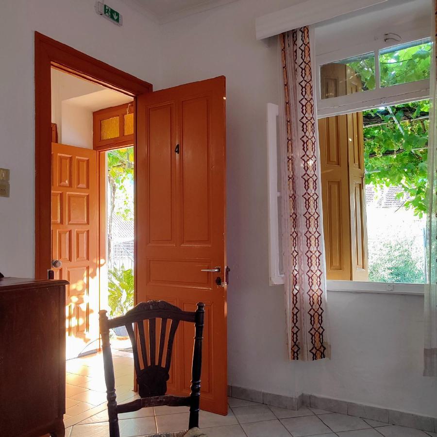Maroudas Traditional Guest House Vathy  Exteriör bild