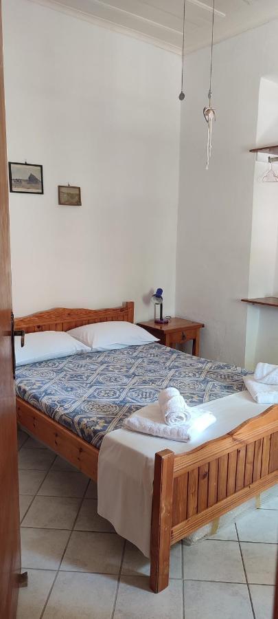 Maroudas Traditional Guest House Vathy  Exteriör bild